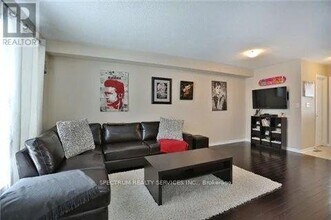 2584 Valleyridge Dr in Oakville, ON - Building Photo - Building Photo
