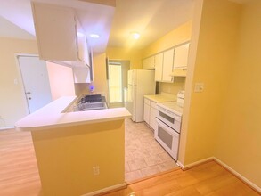 1900 Bay Area Blvd, Unit N237 in Houston, TX - Building Photo - Building Photo