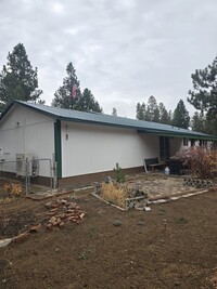 15924 Sparks Dr in La Pine, OR - Building Photo - Building Photo