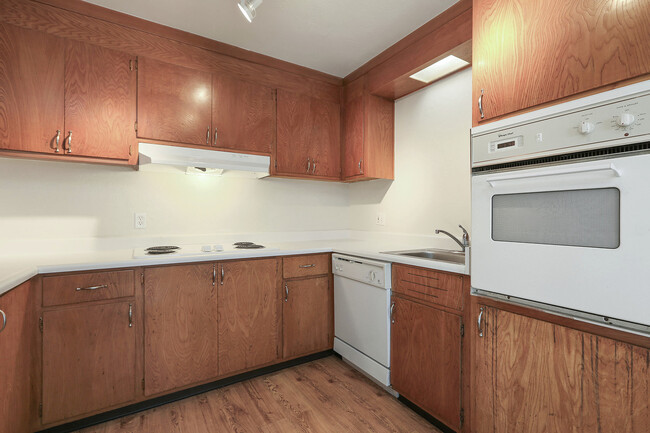 Waterfront Apartments in Alameda, CA - Building Photo - Building Photo