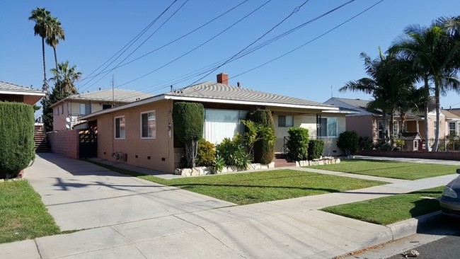 3501 W 111th St in Inglewood, CA - Building Photo - Building Photo