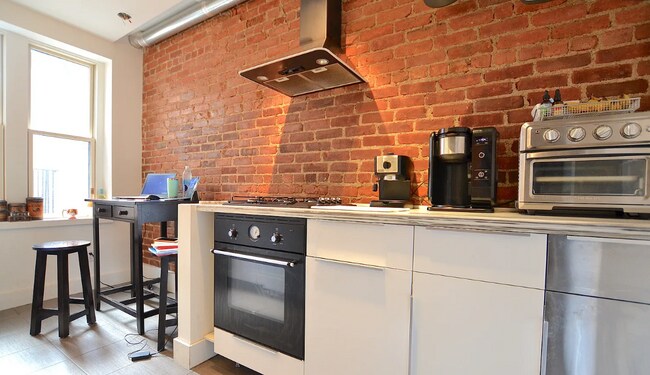 5 Braemore Rd, Unit 17A in Boston, MA - Building Photo - Building Photo