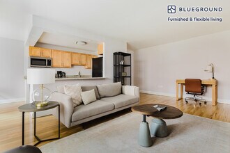 50 W 97th St in New York, NY - Building Photo - Building Photo