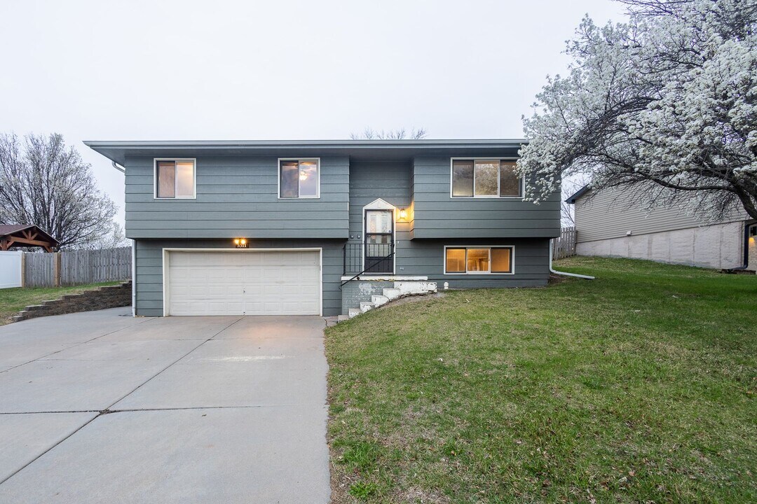 5311 W Goodwin Cir in Lincoln, NE - Building Photo
