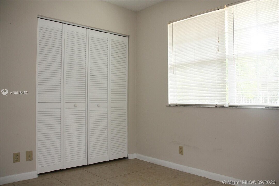 11462 NW 43rd St in Coral Springs, FL - Building Photo