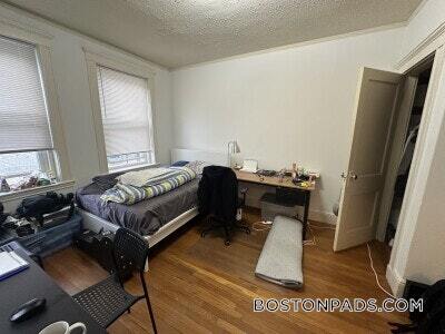 143 Park Dr, Unit 38 in Boston, MA - Building Photo