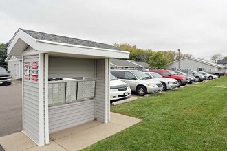 First Avenue Apartments in Elkhorn, WI - Foto de edificio - Building Photo