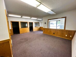 332 E Ridgeway Ave in Waterloo, IA - Foto de edificio - Building Photo