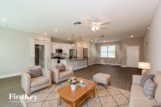 216 Titan Rd SE in Palm Bay, FL - Foto de edificio - Building Photo