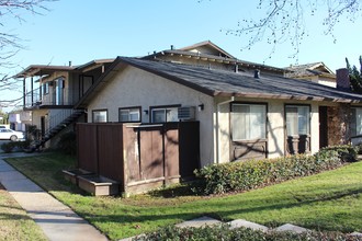 1574 Tenaka Pl in Sunnyvale, CA - Building Photo - Building Photo