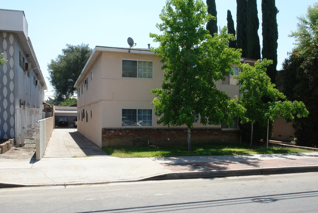 6960 Coldwater Canyon Ave in North Hollywood, CA - Building Photo