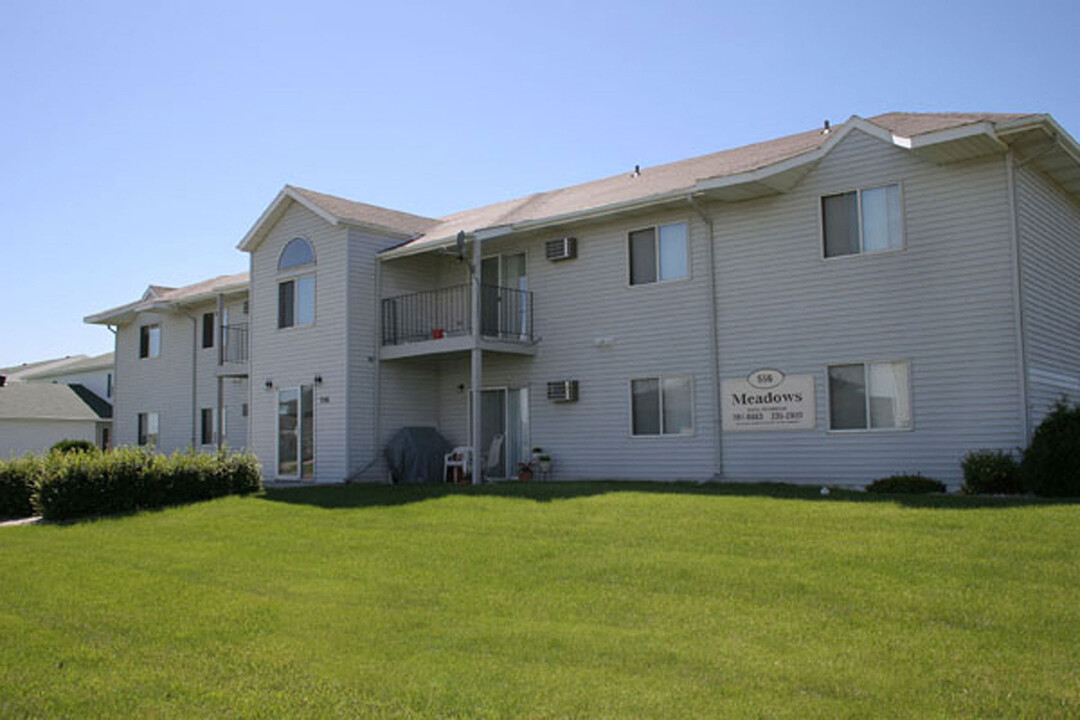 Meadows in West Fargo, ND - Foto de edificio