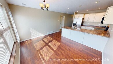 1806 N Creek Cir in Marquette, MI - Building Photo - Building Photo