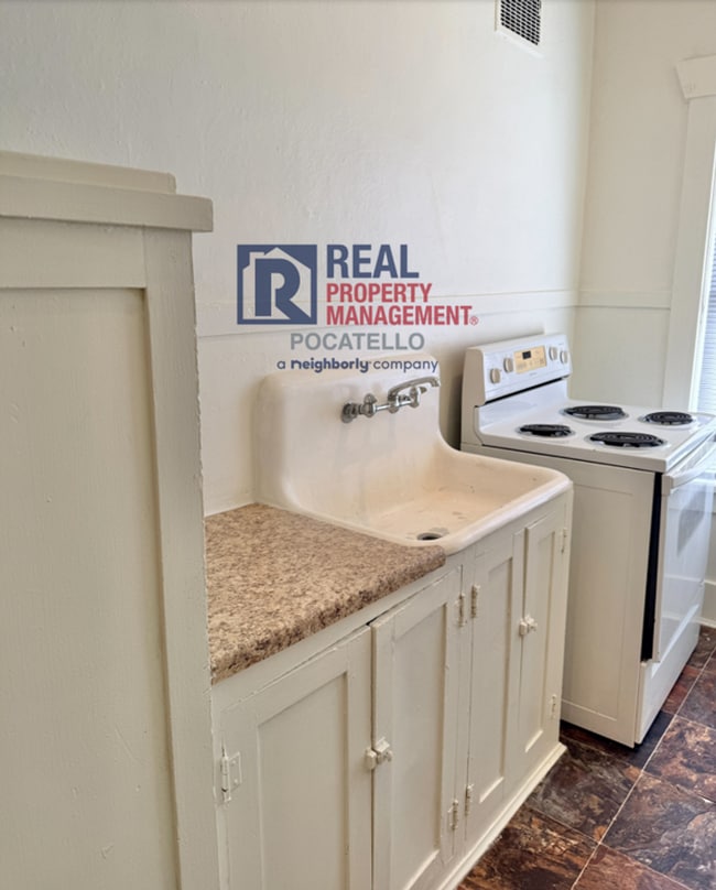 734 E Halliday St in Pocatello, ID - Building Photo - Building Photo