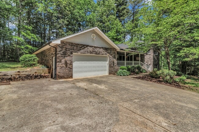 9 Carlo Dr in Fletcher, NC - Building Photo - Building Photo