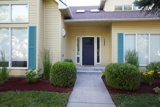 1394 E Holly St in Boise, ID - Building Photo - Building Photo