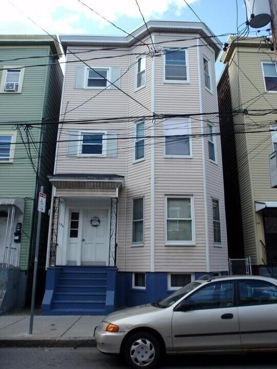 136 Saratoga St in Boston, MA - Building Photo