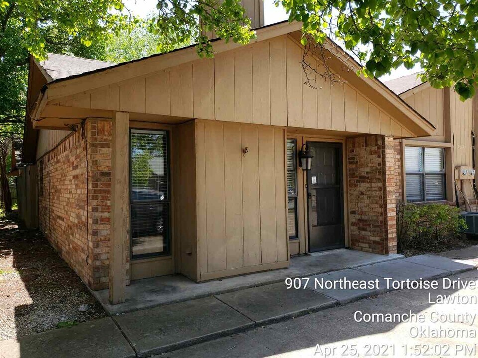 907 NE Tortoise Dr in Lawton, OK - Building Photo