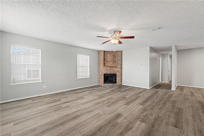 4380 W Thrasher Dr in Fayetteville, AR - Building Photo - Building Photo