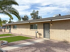 1122 S McClintock Dr in Tempe, AZ - Building Photo