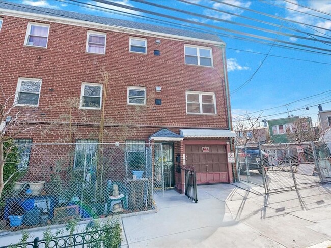 40-11 56th St, Unit 2 FL in Queens, NY - Building Photo - Building Photo