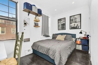 326 E 4th St in New York, NY - Building Photo - Building Photo