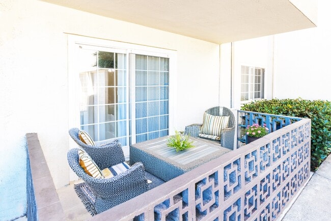 Courtyard Apartments