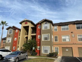 2209 Antigua Pl, Unit 811 in Kissimmee, FL - Building Photo