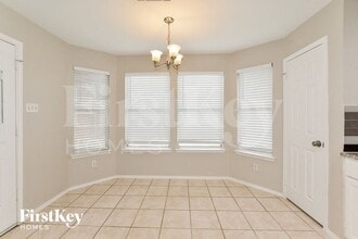 1809 Pecan View Dr in Garland, TX - Foto de edificio - Building Photo