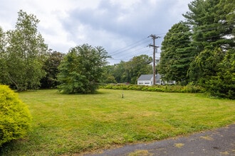 147 Chestnut Tree Hill Rd in Oxford, CT - Building Photo - Building Photo