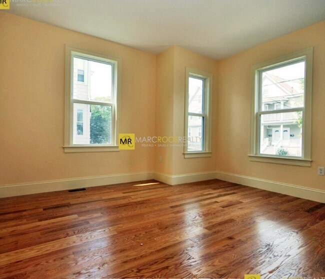 35 Pratt St, Unit 1 in Boston, MA - Building Photo - Building Photo