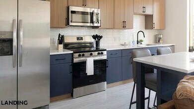 1007 S Mint St, Unit 703 in Charlotte, NC - Foto de edificio - Building Photo