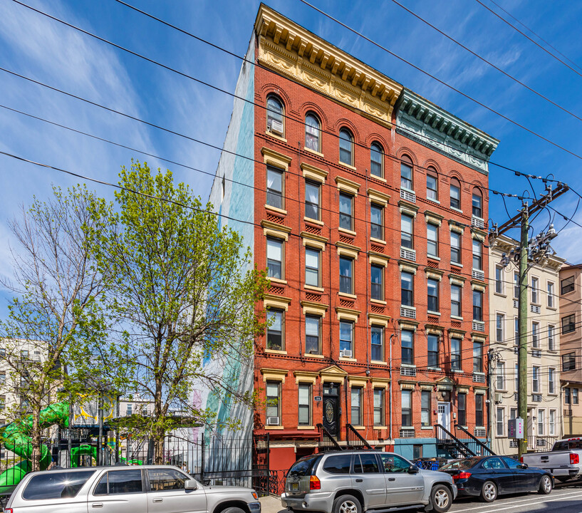 306 Madison St in Hoboken, NJ - Building Photo