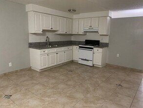 6859 Laurel Canyon Blvd, Unit 104 in Los Angeles, CA - Building Photo - Building Photo