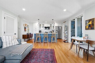 280 E Eagle St in Boston, MA - Building Photo - Building Photo