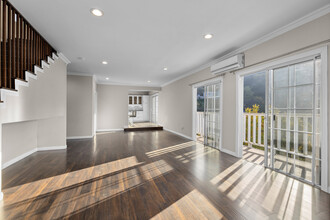 3615 Sunswept Dr in Studio City, CA - Foto de edificio - Building Photo