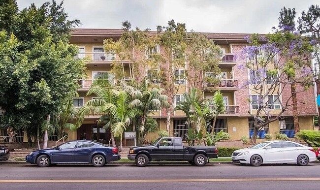 property at 1262 S Barrington Ave