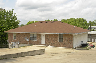 1819 Crader Dr in Jefferson City, MO - Building Photo - Building Photo