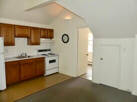 62 Main St in Essex, CT - Building Photo