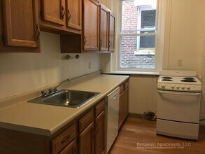 1489 Beacon St, Unit 5 in Brookline, MA - Building Photo - Building Photo