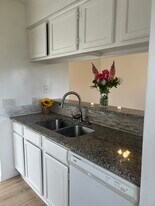 813 Lexington Rd, Unit B in Elgin, TX - Building Photo