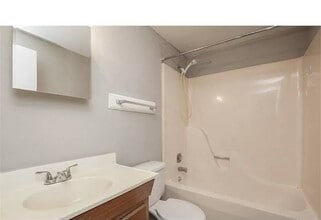 1328 St Adalbert Ave, Unit 3 in Dayton, OH - Building Photo - Building Photo