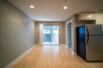 711 Graham Pl in Austin, TX - Building Photo - Building Photo