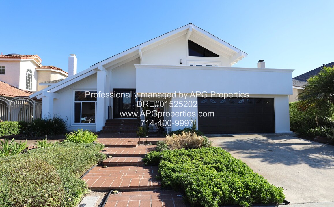 10438 Salinas River Cir in Fountain Valley, CA - Building Photo