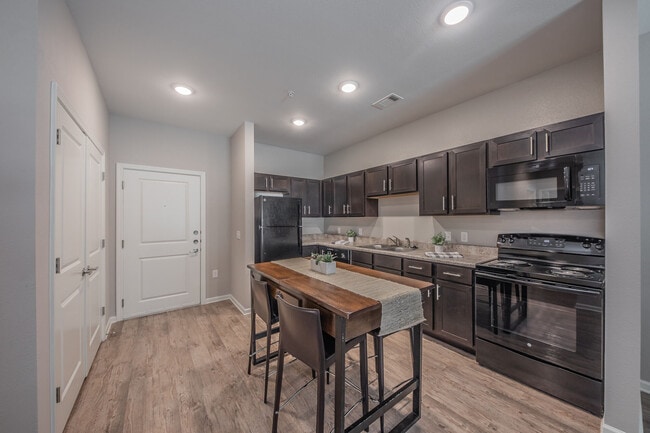 3 Springs Apartments in Balch Springs, TX - Foto de edificio - Building Photo
