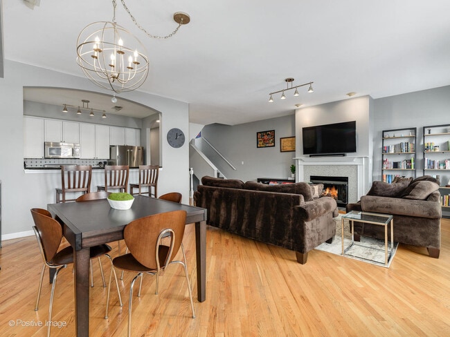 3240 N Sheffield Ave in Chicago, IL - Building Photo - Building Photo