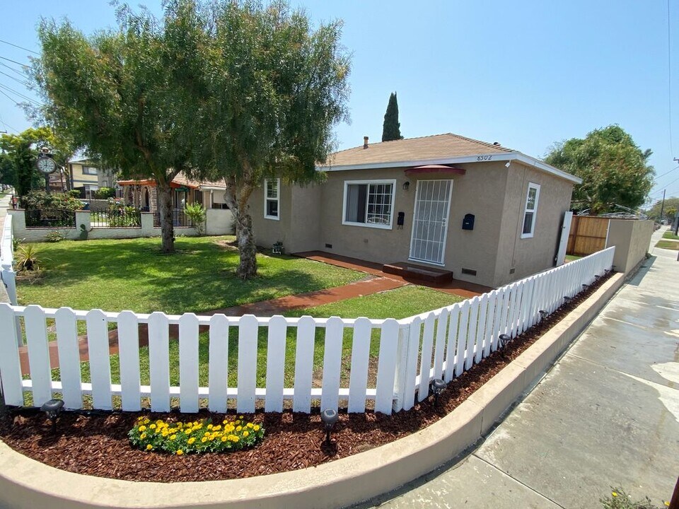 8502 Rose St in Bellflower, CA - Building Photo