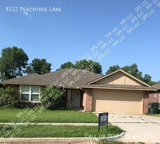9312 Peachtree Ln in Midwest City, OK - Building Photo