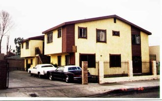 1104-1110 E Rosecrans Ave in Compton, CA - Building Photo
