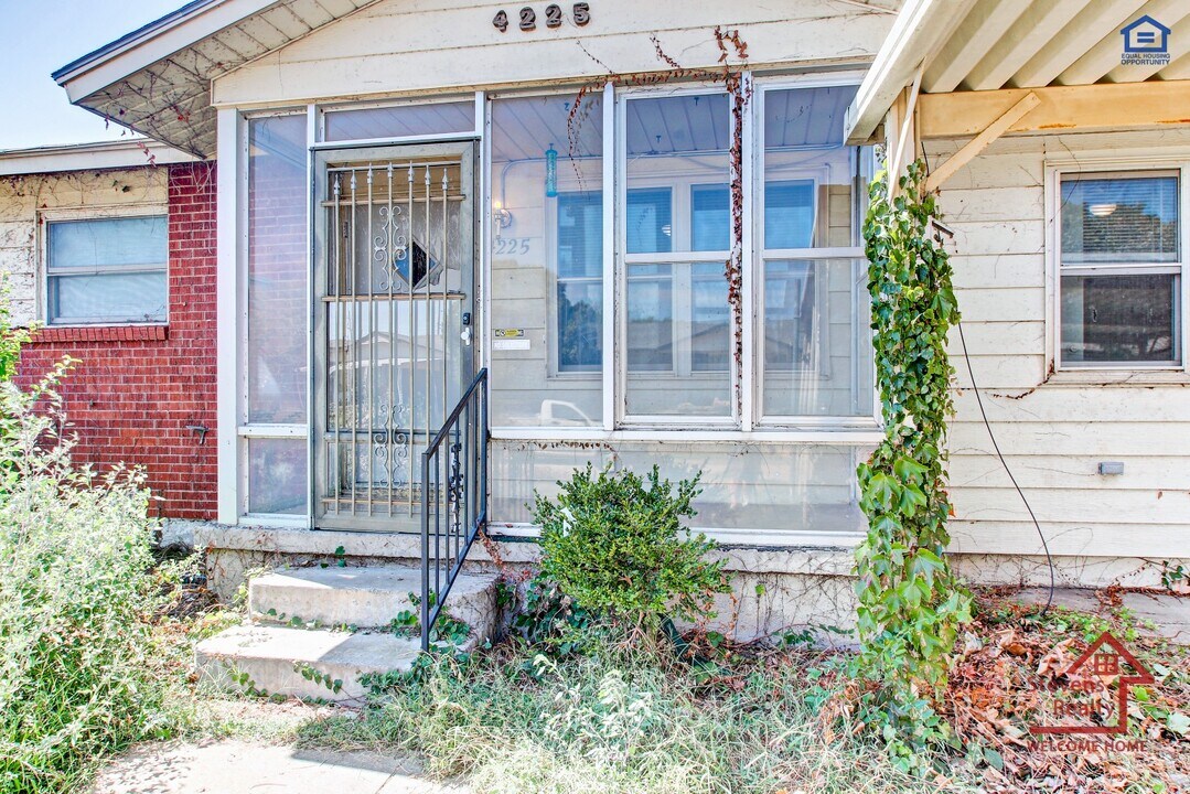 4225 SE Elmhurst Ln in Lawton, OK - Building Photo